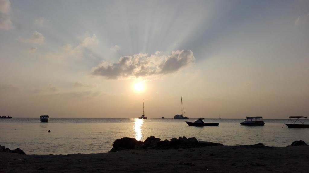 Rip Tide Vacation Inn, K.Guraidhoo Гурайдо Екстериор снимка
